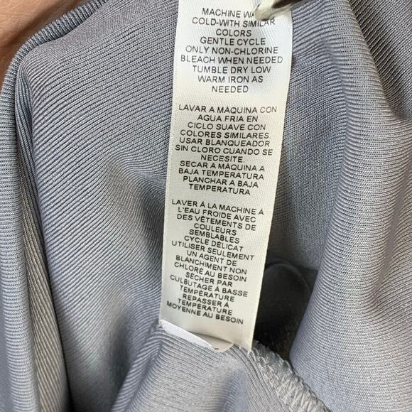 đź’°Chico's Easywear Grey Short Sleeve Stretchy Tee w Sparkly Rhinestones Sz 1 M/8 - Picture 7 of 8